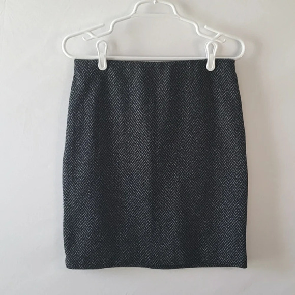 Express Stretch Mini Skirt Pencil Herringbone Gray Black Sz. Medium - Picture 1 of 8